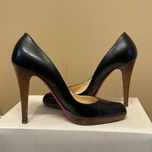 Reposhing super cute two toned heel